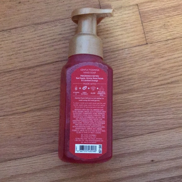 🍎❄️ Winter Candy Apple Hand Soap from Bath and Body Works - Picture 2 of 2
